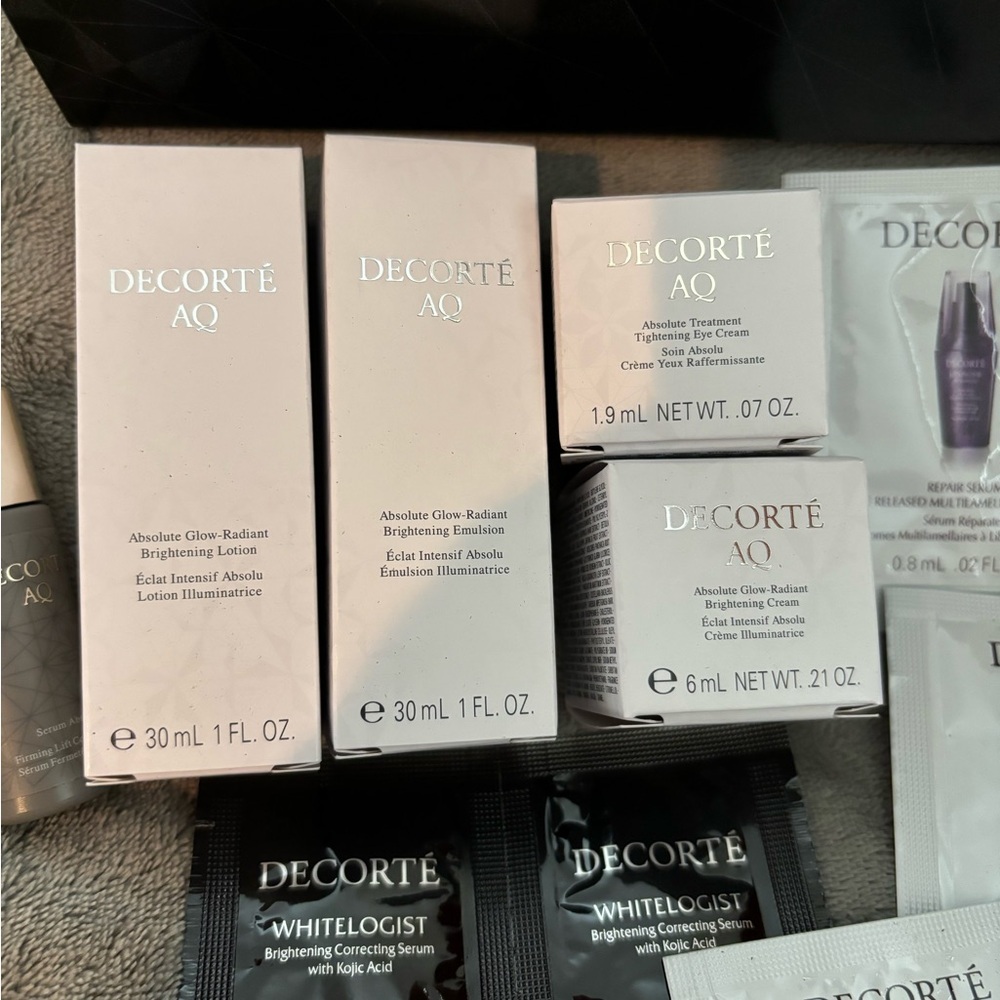 Decorte Skincare Set - Black and Purple - Picture 2 of 7